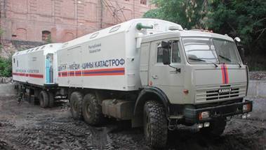 Полевой лечебно-диагностический комплекс на базе автомобиля КАМАЗ с прицепом